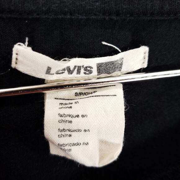 Levis T Shirt Women Small Black American Flag USA Batwing Logo Graphic Print Tee - Picture 4 of 4